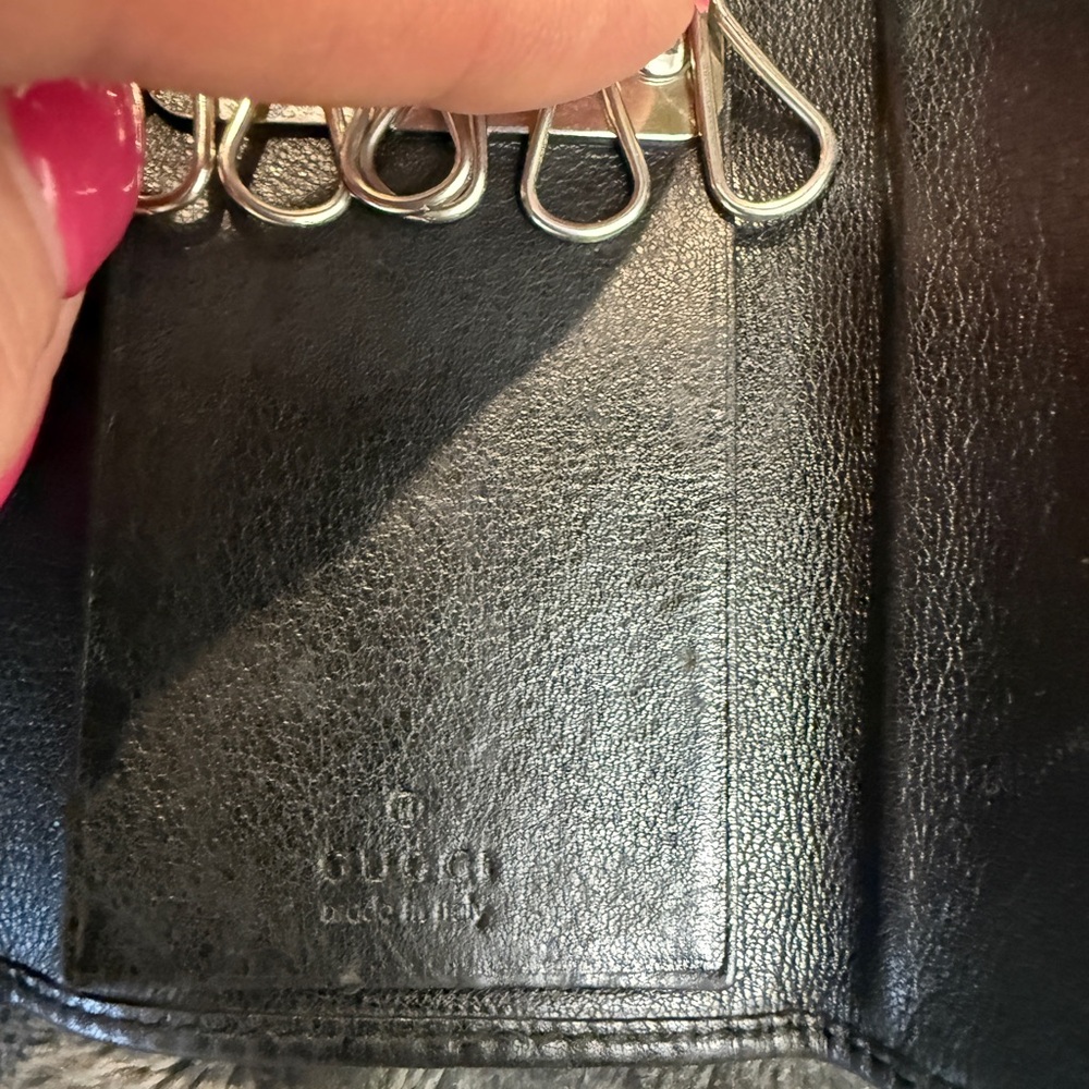 Gucci Black Leather Key Holder with Silver Detail - Picture 6 of 12